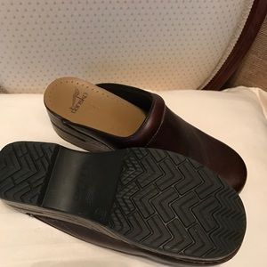 Danskos euro size 39.